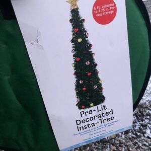 Spirit Christmas Pre-Lit Decorated Insta-Tree